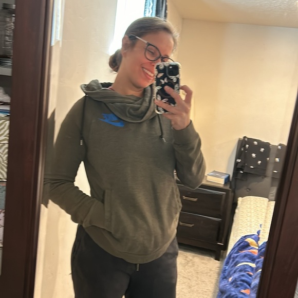 Nike Hoodie - Picture 7 of 9